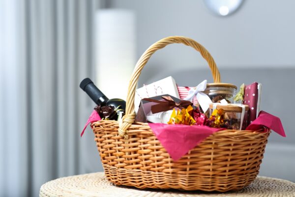 Why Food Gift Hampers Make A Thoughtful Present